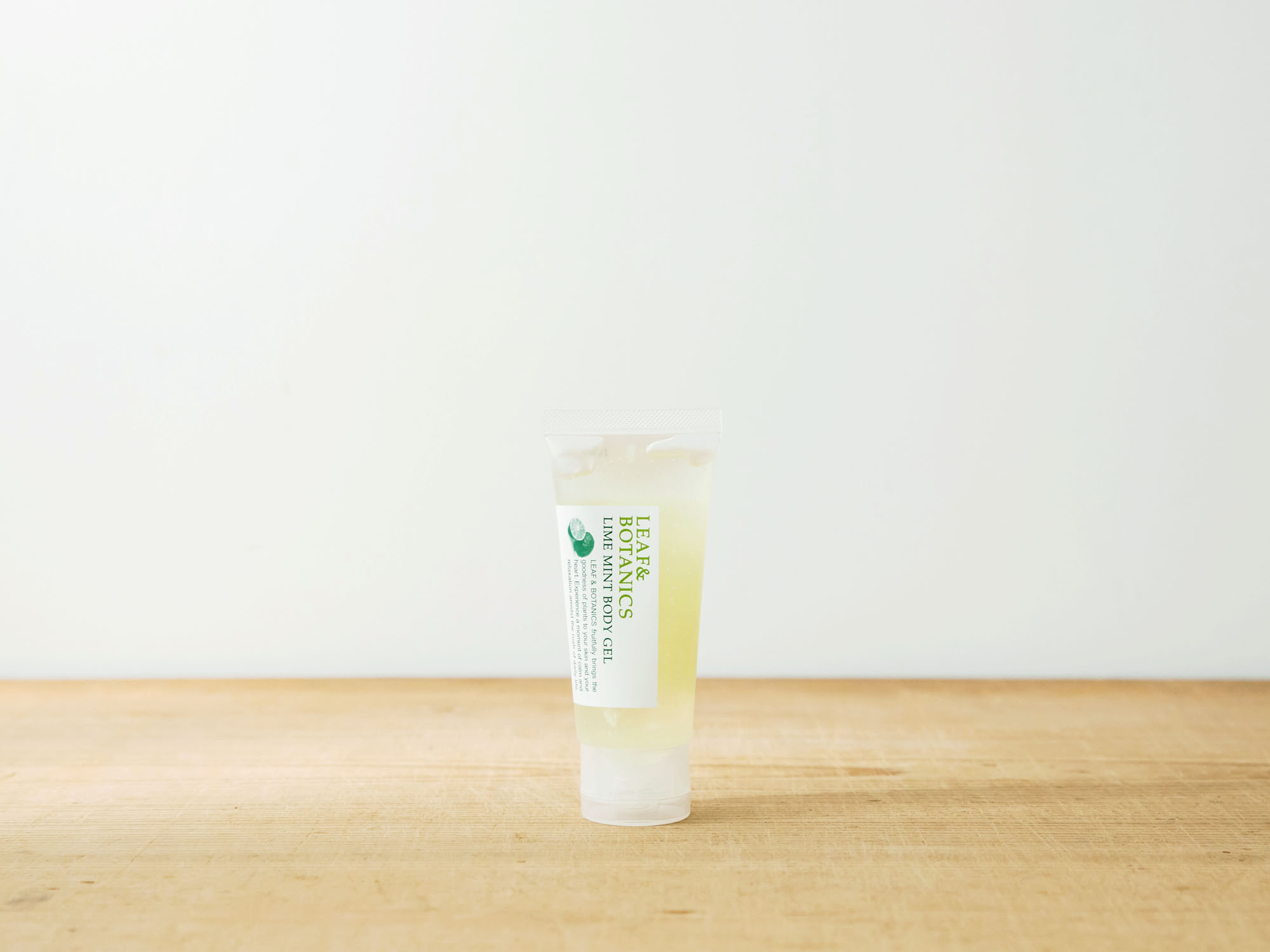 松山油脂 LEAF&BOTANICSクールボディジェル ライムミント 60g