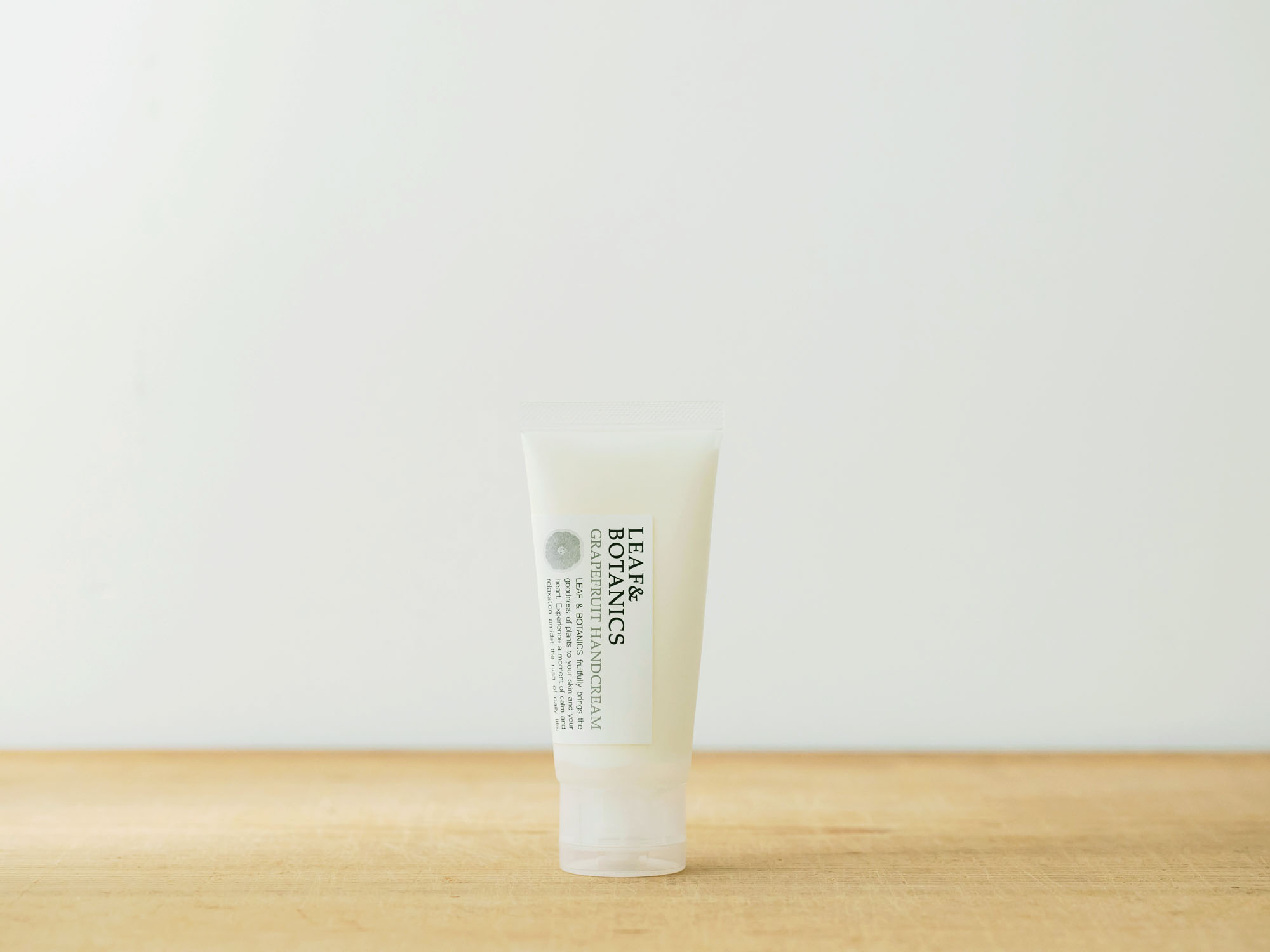 松山油脂 LEAF&BOTANICS ハンドクリーム グレープフルーツ