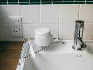 水切りコーナーラック／家事問屋